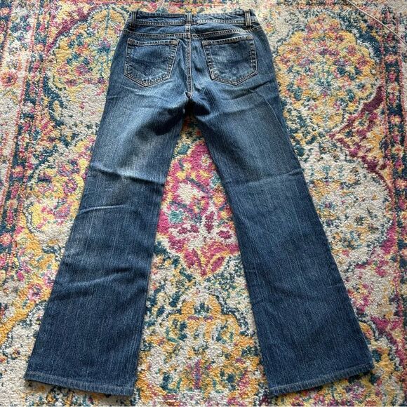 Most beautiful pair of mid rise flared dark wash y2k jeans - Picture 4 of 4